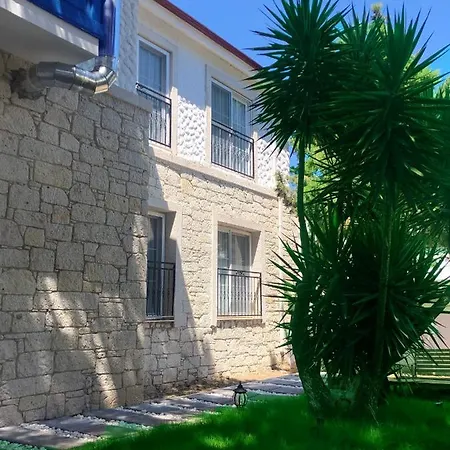 Livn Boutique Hotel *