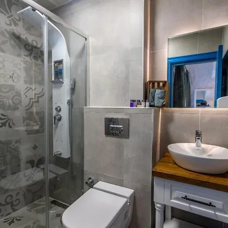 Livn Boutique Hotel *