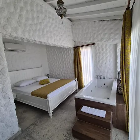 Livn Boutique Hotel *