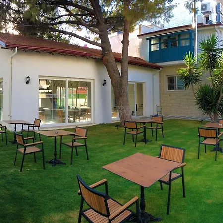 Livn Boutique *